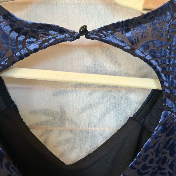 Torrid NAVY Blue Purple Print Velvet V-Neck Short Sleeve keyhole Dress Size 1X - Picture 6 of 12